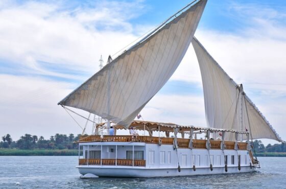 5-Day Dahabiya Nile Cruise from Luxor to Aswan with Guided Excursions